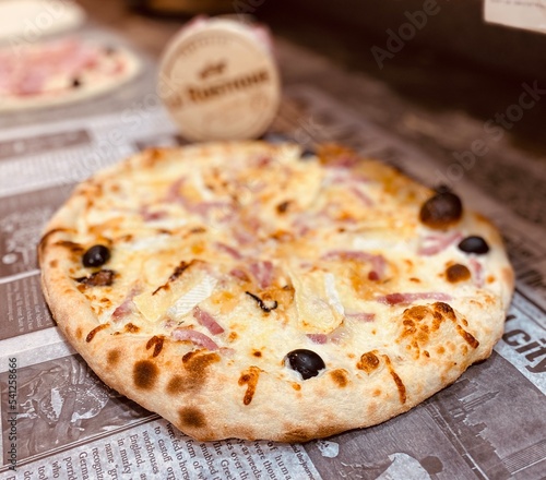 Pizza au camembert et lardons 