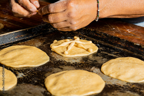 фотографія elaboration of bread of the dead, november 2, mexican tradition, mexican bread w