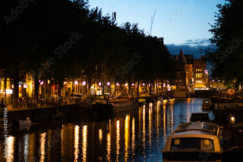 Anochecer en los canales de Ámsterdam