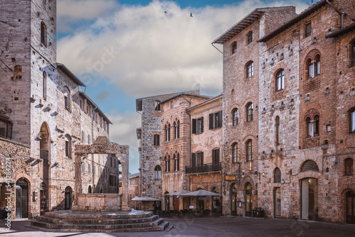 Entorno del pueblo de San Gimignano típico de la Toscana Italiana.