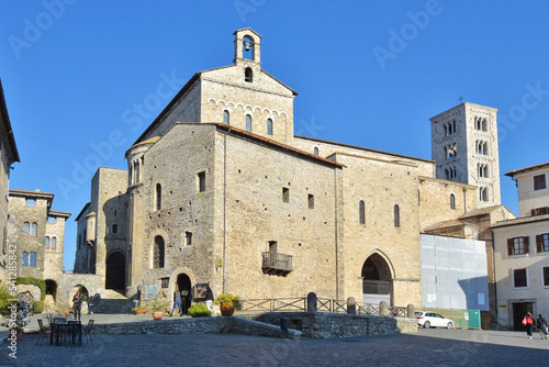 Foto The square and the cathedral of Anagni, a medieval village in the Lazio region, Italy