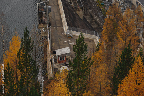 the way to the Krasnoyarsk hydroelectric power station in autumn