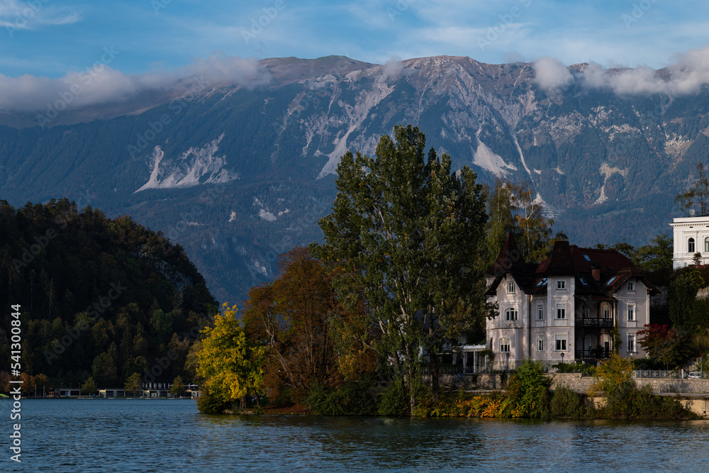 Fototapeta premium Autumn in Lake Bled, Slovenia