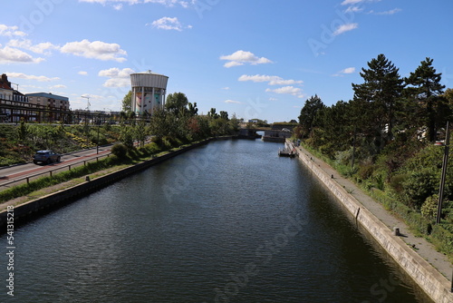 Le canal de Calais, ville de Calais, département du Pas de Calais, France