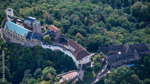 Die Wartburg, unterhalb das Romantik-Hotel auf der Wartburg.