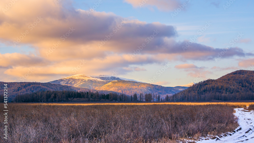 Fototapeta premium Burkhan Haldun mountian