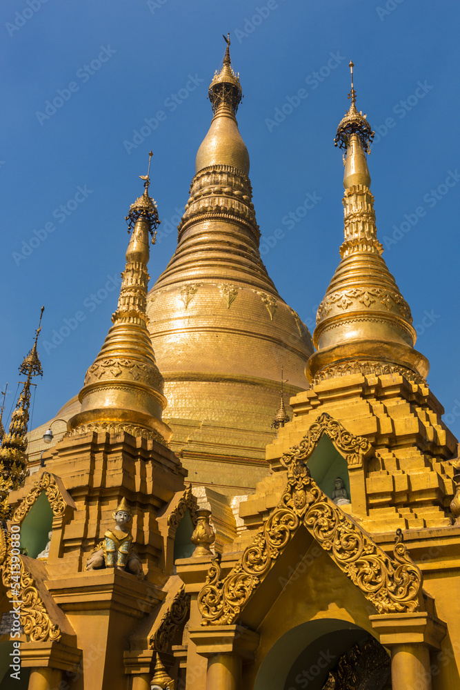 Fototapeta premium Shwedagon Pagoda in Yangon in Myanmar