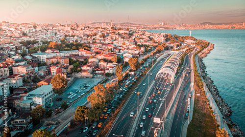 Foto Aerial view of Eurasia tunnel in Istanbul city during a sunset