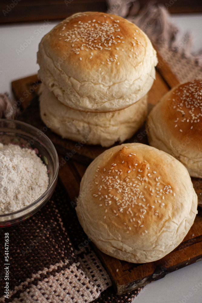 pan de hamburguesas horneado y fresco 