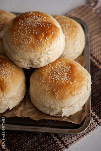 pan de hamburguesas horneado y fresco 