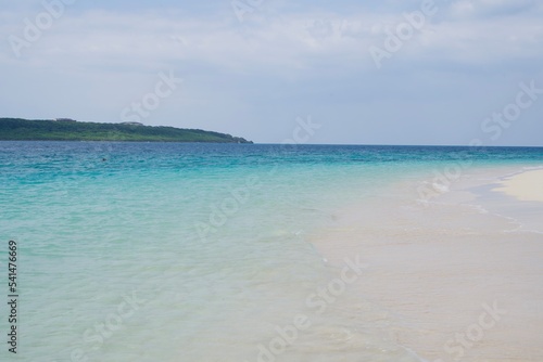 The beautiful and clean sea of Yonaha Beach and the scenery of Kurima Island © Takayan