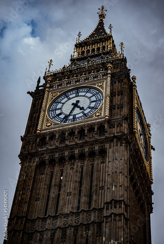 Vertical shot of the Big Ben in London, UK with a cloudy sky in the background.