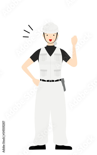 大工のシニア女性のポーズ、元気よくガッツポーズ