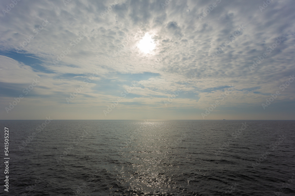 Obraz premium Natural tropical blue sea and sky background in Thailand.