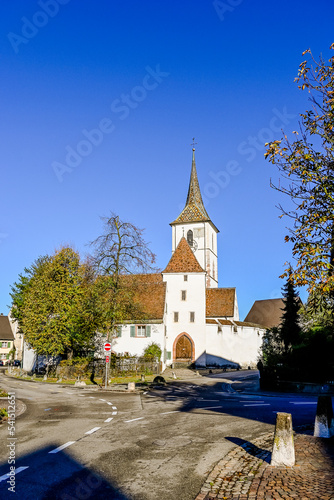 Muttenz, Kirche, St. Arbogast-Kirche, Sankt Arbogast, Reformierte Kirche, Ringmauern, Kirchhof, Dorf, Dorfkern, Kirchplatz, Kirchturm, Baselland, Herbst, Schweiz photo