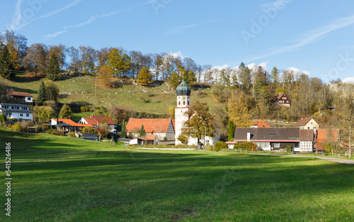 Panorama von Münsingen-Bichishausen im Lautertal im Landkreis Reutlingen