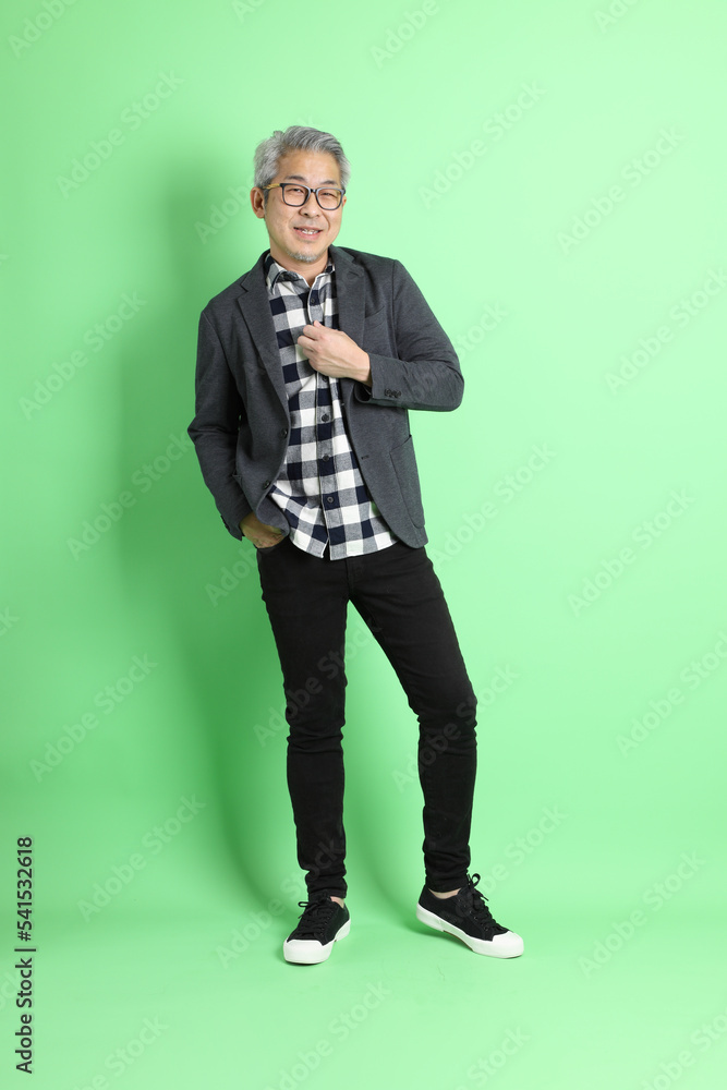 Obraz premium Asian Man on Green