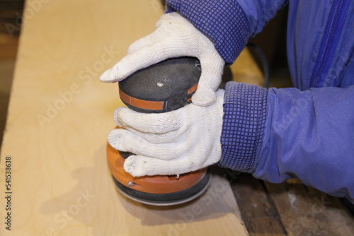 Obraz na płótnie Plywood sheet grinding with Vibration eccentric sanding machine . DIY woodworking instrument w salonie