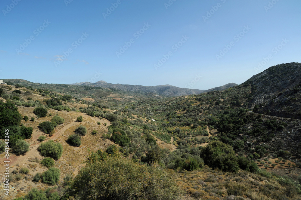La vallée en contrebas du village de Goniès près de Gazi en Crète