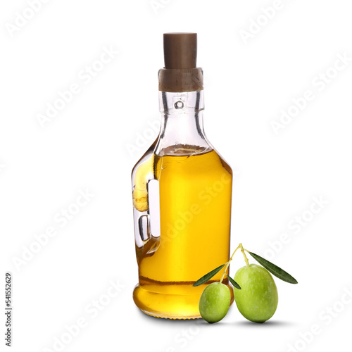 Bottiglia di olio di oliva e olive verdi