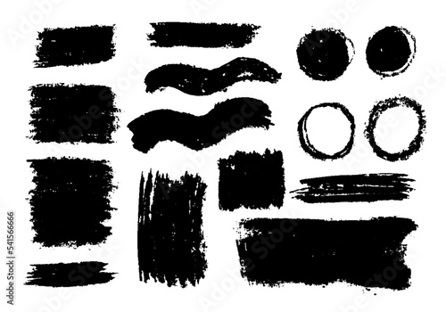 Set de trazos realizados con grafito, trazos reales hechos a mano con formas diversas, circulares, onduladas, alargadas; conjunto de trazos vectoriales en color negro