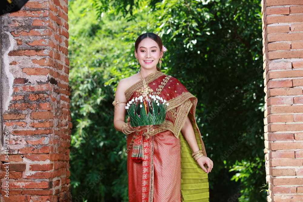 Asia Loy krathong tradition that paid respects to the water spirits, Beautiful woman dressed in Thai national costumes.