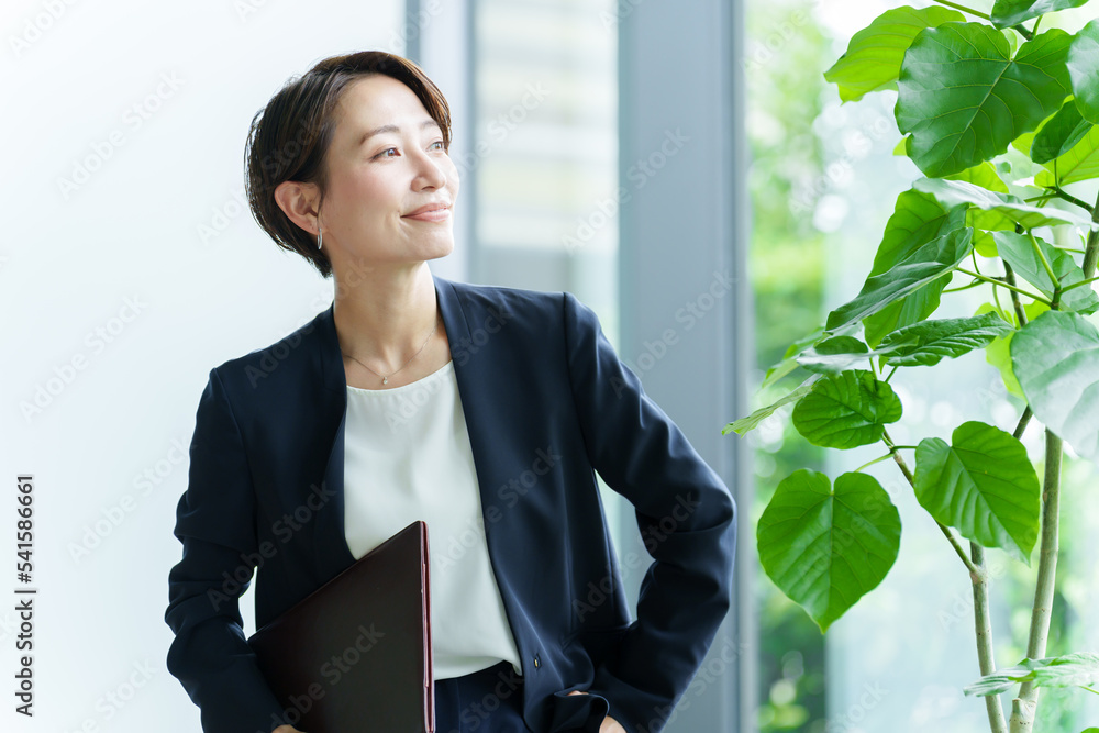 キャリアウーマンのポートレート Stock 写真 | Adobe Stock