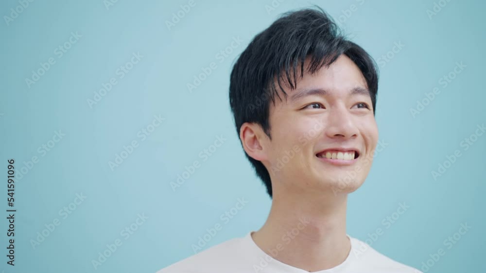 笑顔の若い男性 笑顔の若い男性
