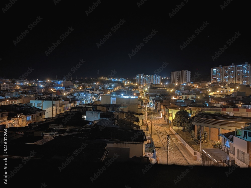 Paisaje urbano de San Juan de Pasto, vida nocturna sobre las luces estrelladas que genera la isma ciudad parte 1