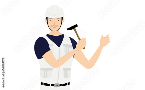大工の男性のポーズ、壁に釘を打つ