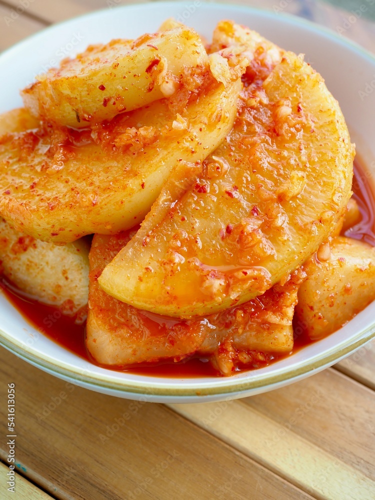 한국의 전통음식 신선한 무 김치