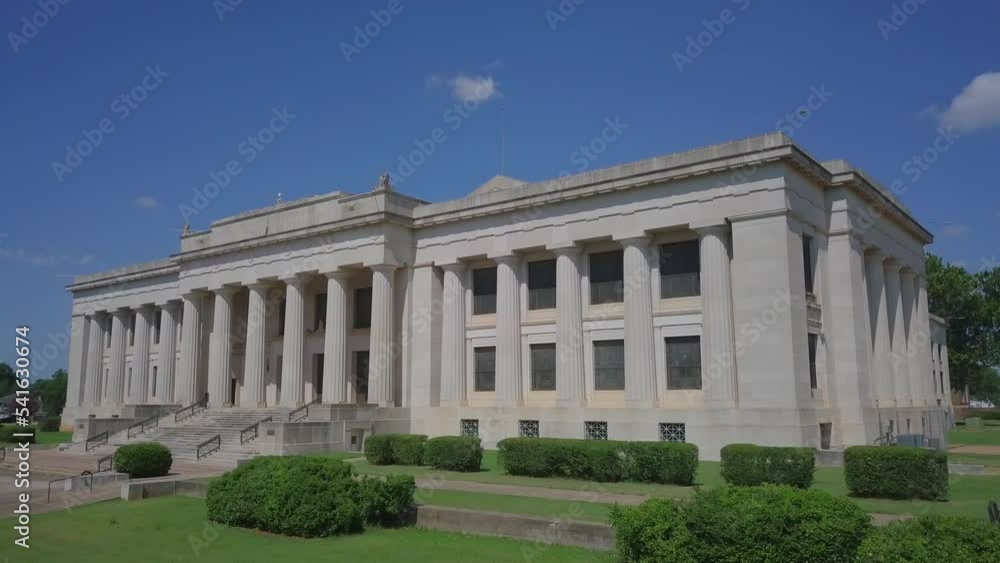 Establishing shot of a stunning courthouse during broad daylight Establishing shot of a stunning courthouse during broad daylight