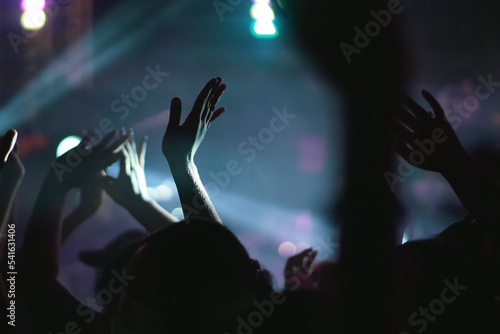 Bilde på lerret hands of audience waving along music in concert, blurred light bokeh as backgrou