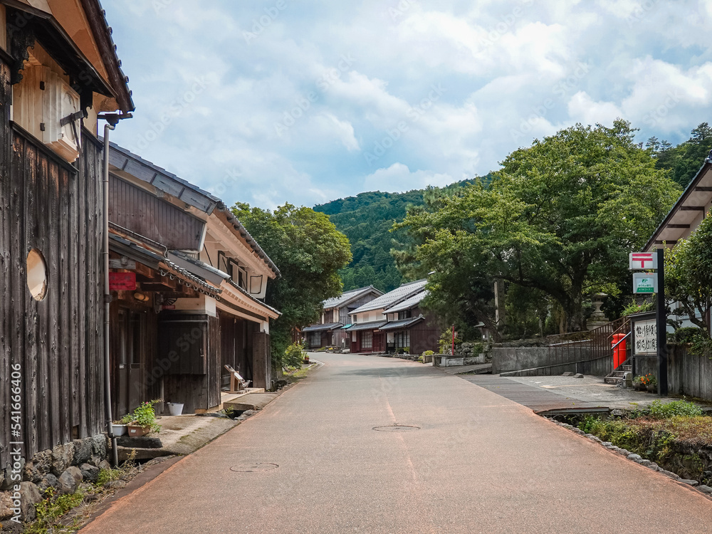 若狭鯖街道熊川宿の伝統的な街並み（福井県若狭町）