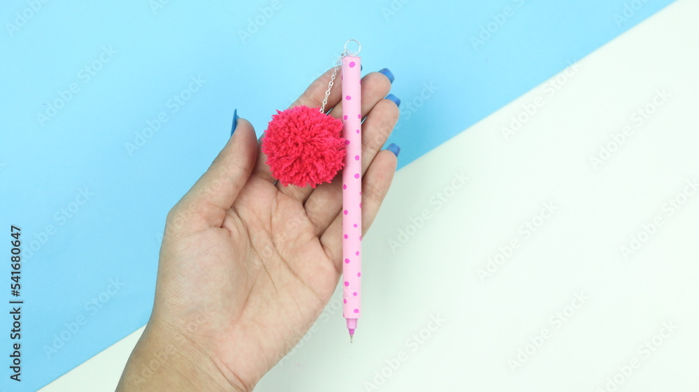 Cute Pen Decoration Craft - DIY Pom Pom Pen Cute Pen Decoration Craft - DIY Pom Pom Pen