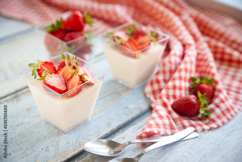 Vanilla panna cotta with strawberry sauce Vanilla panna cotta with strawberry sauce