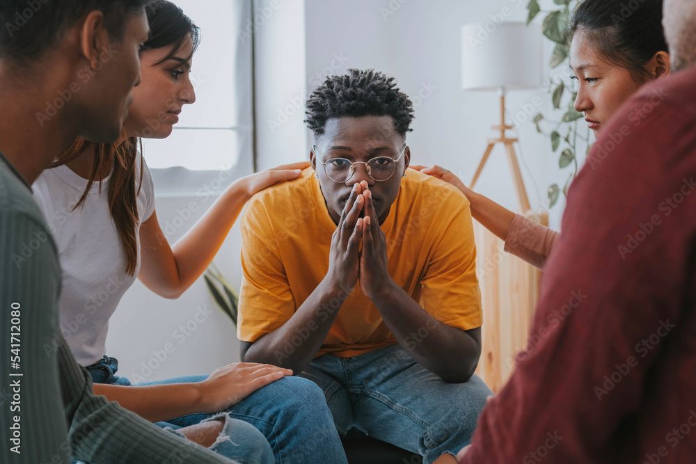 Sad African American guy get psychological support of counselor therapist - Social issue and racism concept - obrazy, fototapety, plakaty 
