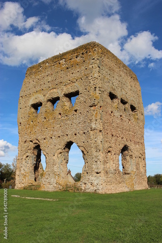 Bilde på lerret Le temple de Janus (vu du sud-ouest) à Autun