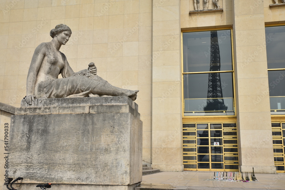 Obraz premium Statue du jardin du Trocadéro à Paris. France