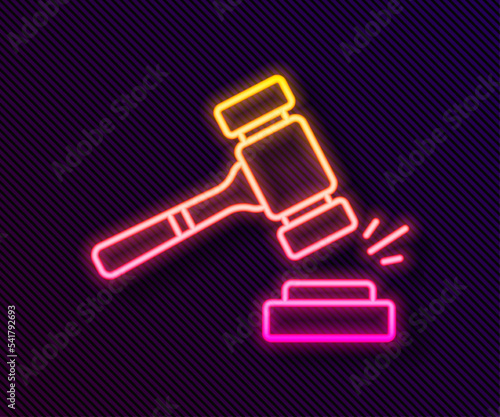 Glowing neon line Auction hammer icon isolated on black background. Gavel - hammer of judge or auctioneer. Bidding process, deal done. Auction bidding. Vector