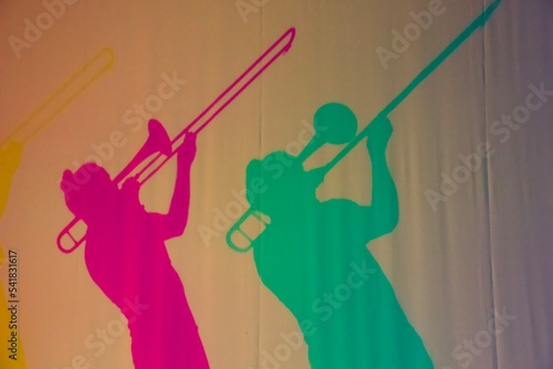 Silhueta de músico tocando trombone - Silhouettes of street musicians playing instruments	 photo