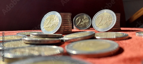 Catasta di monete da 2 euro photo