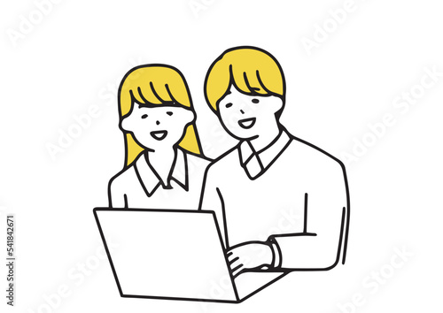 パソコンを見て何かを検討する夫婦