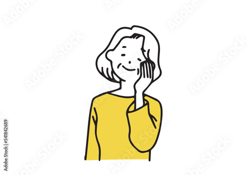 頬を触っている中年女性