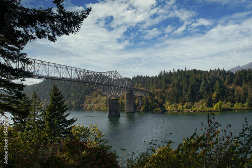 Bridge of the Gods spans the Columbia River, linking Oregon and Washington State. 