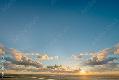 Fototapeta Naklejka Na Ścianę i Meble -  Sunset and clouds at the beach