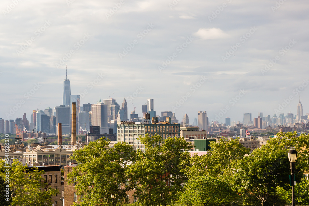 Fototapeta premium Manhattan taken from Sunset Park, Brooklyn, New York, on a sunny day