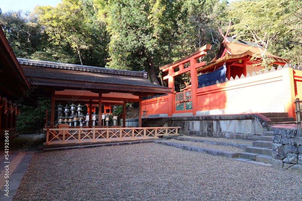 A Japanese shrine : Wakamiya-jinjya Subordinate Shrine and Kagura-den Hall for Kagura dance in the precincts of Kasuga-taisha Shrine in Nara City in Nara prefecture 日本の神社: 奈良県奈良市の春日大社境内にある神楽殿と若宮神社入り口 A Japanese shrine : Wakamiya-jinjya Subordinate Shrine and Kagura-den Hall for Kagura dance in the precincts of Kasuga-taisha Shrine in Nara City in Nara prefecture 日本の神社: 奈良県奈良市の春日大社境内にある神楽殿と若宮神社入り口