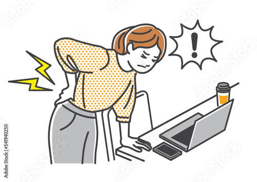 腰が痛い女性会社員