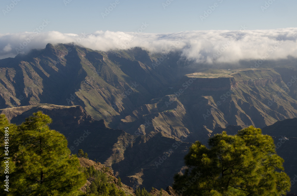 La Mesa de Acusa plain on the right and Tamadaba massif on the left from Inagua. The Nublo Rural Park. Gran Canaria. Canary Islands. Spain.